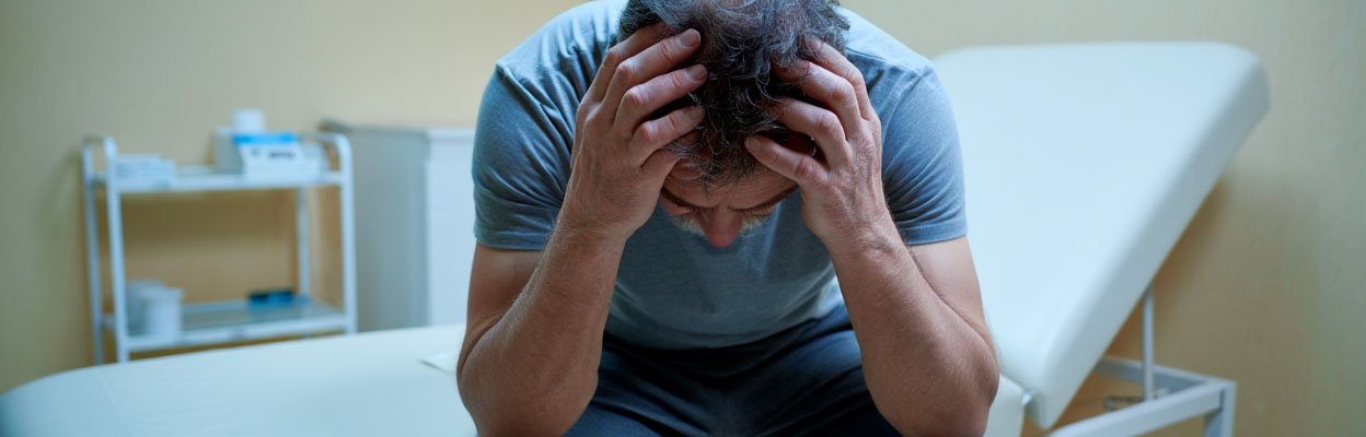 Мужчина на принудительном лечении